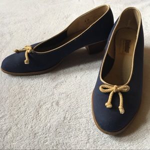 Dexter Women’s Low Heel Shoe Navy and Tan 8M